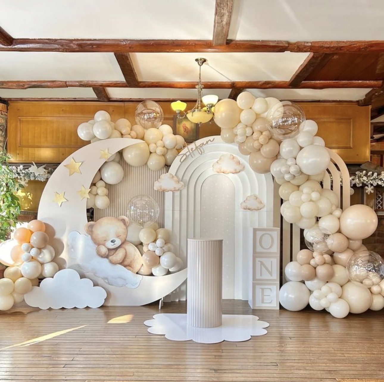 Castillo Hinchable perfecto para casas o locales con poco espacio. Apto para interiores y exterior.